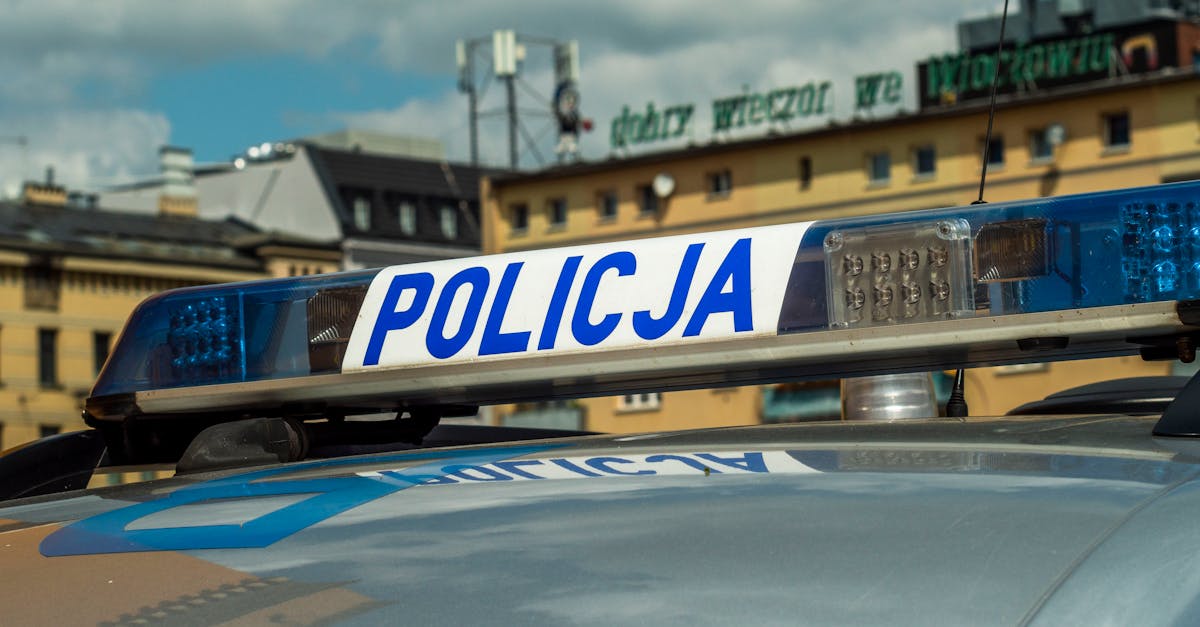 découvrez le droit environnemental, un domaine juridique crucial qui régit les interactions entre les activités humaines et l'environnement. apprenez-en plus sur les lois et régulations visant à protéger notre planète, à promouvoir la durabilité et à répondre aux défis écologiques de notre époque.